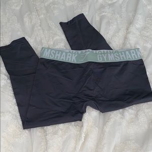 Gym shark leggings